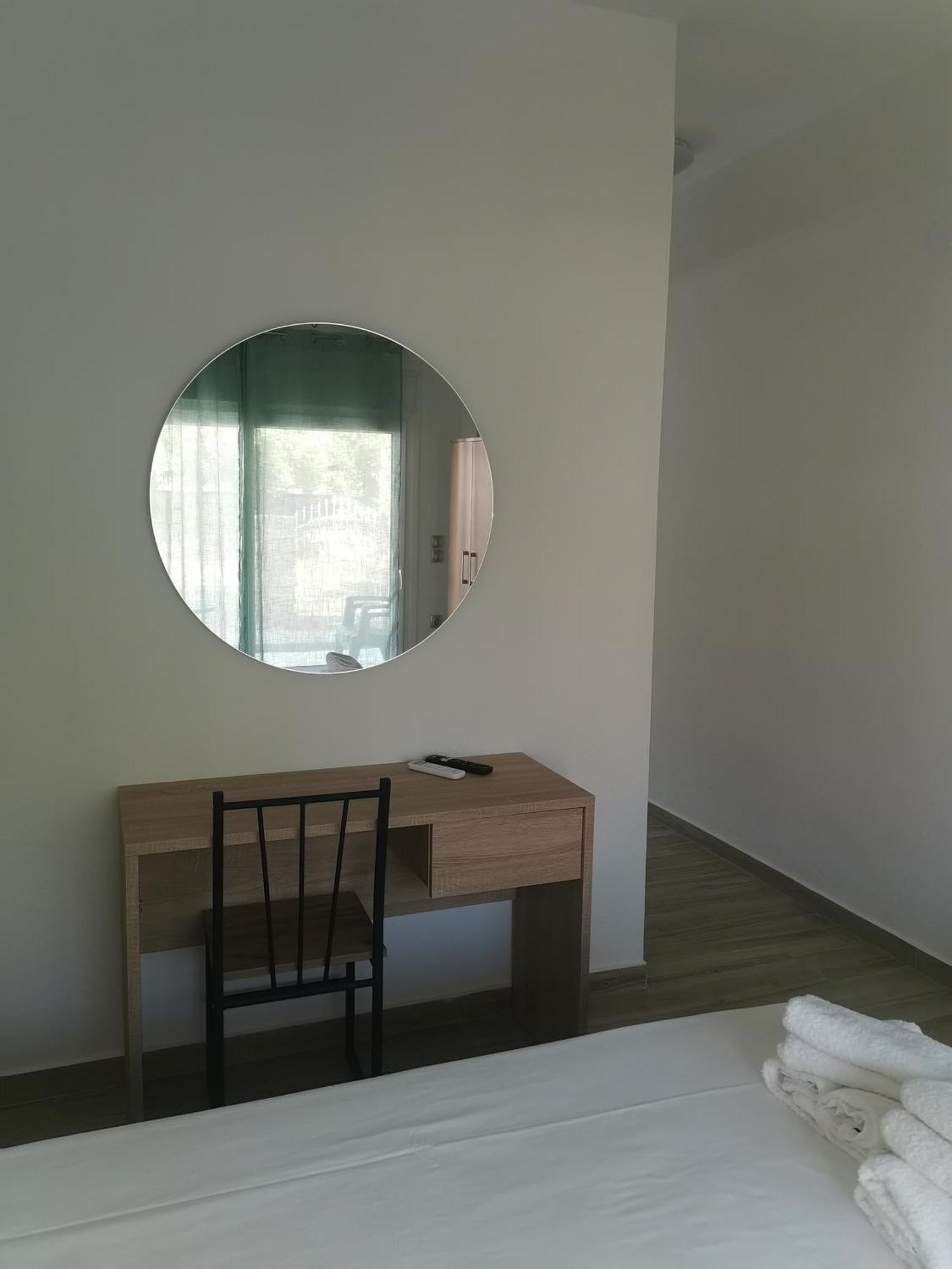 トロニIrini'S Houseアパートメント エクステリア 写真